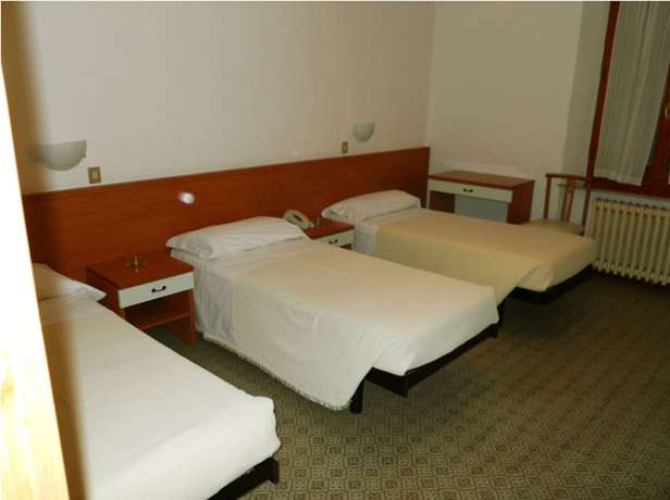 Imagen de la habitación del Hotel Italia, ANCONA. Foto 7
