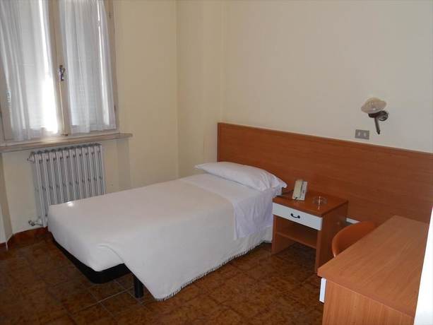 Imagen de la habitación del Hotel Italia, ANCONA. Foto 11