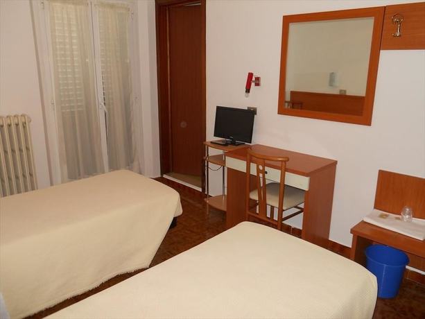 Imagen de la habitación del Hotel Italia, ANCONA. Foto 13