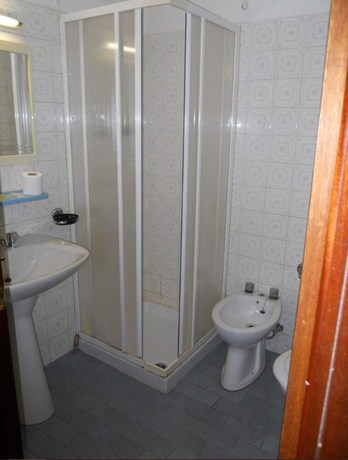 Imagen de la habitación del Hotel Italia, ANCONA. Foto 15