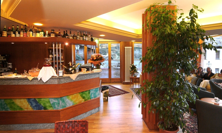 Imagen del bar/restaurante del Hotel Italia, Brusson. Foto 5