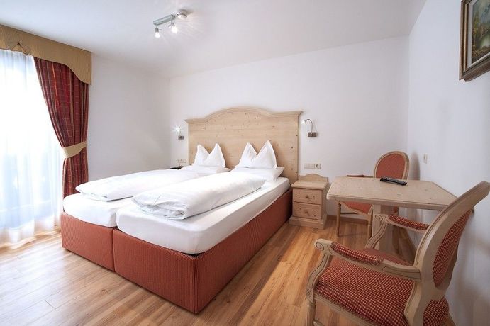 Imagen de la habitación del Hotel Italia, Burjé. Foto 16