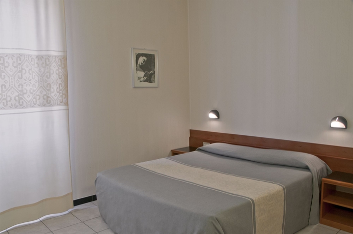 Imagen de la habitación del Hotel Italia, CAGLIARI. Foto 5