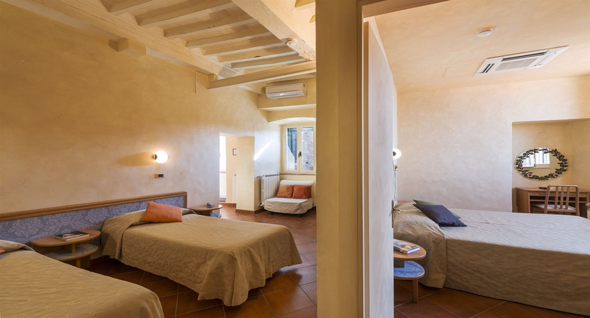 Imagen de la habitación del Hotel Italia, Cortona. Foto 10