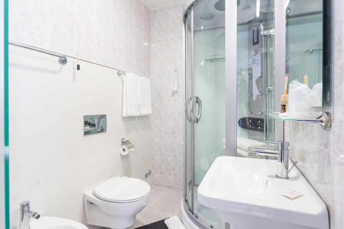Imagen de la habitación del Hotel Italia Dormelletto. Foto 6