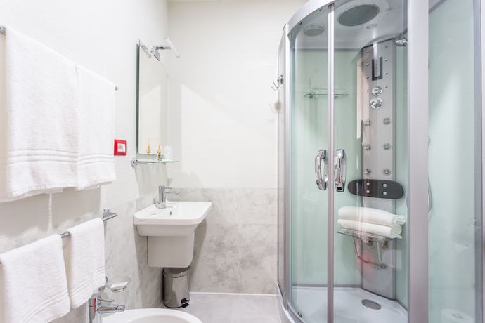 Imagen de la habitación del Hotel Italia Dormelletto. Foto 7