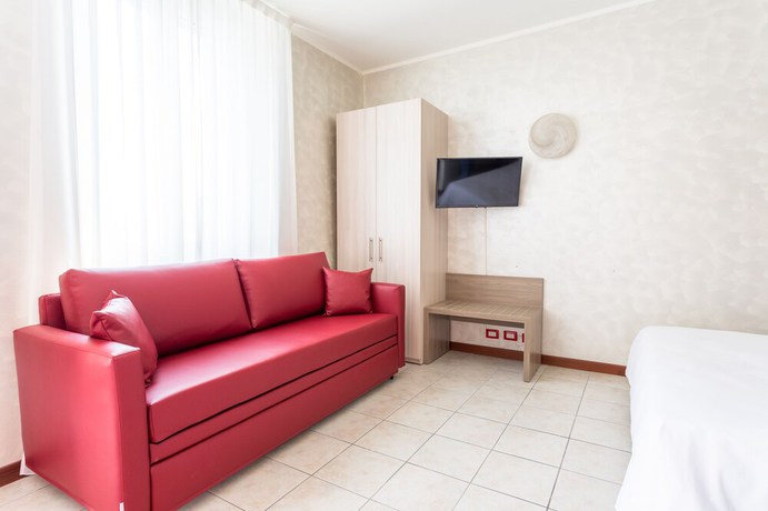 Imagen de la habitación del Hotel Italia Dormelletto. Foto 9