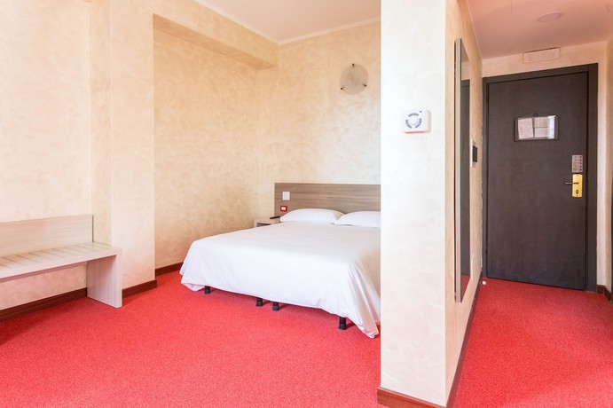 Imagen de la habitación del Hotel Italia Dormelletto. Foto 14