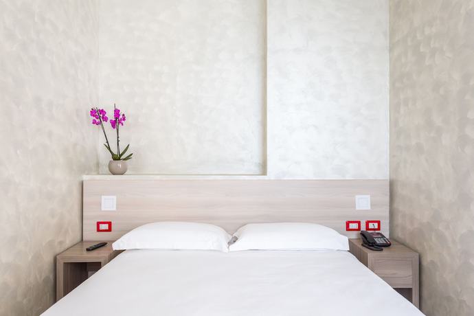 Imagen de la habitación del Hotel Italia Dormelletto. Foto 15