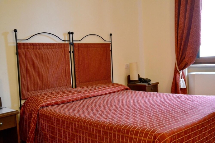 Imagen de la habitación del Hotel Italia, Foligno. Foto 4