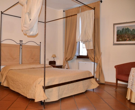 Imagen de la habitación del Hotel Italia, Foligno. Foto 7