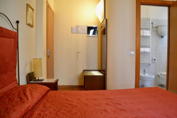 Imagen de la habitación del Hotel Italia, Foligno. Foto 8