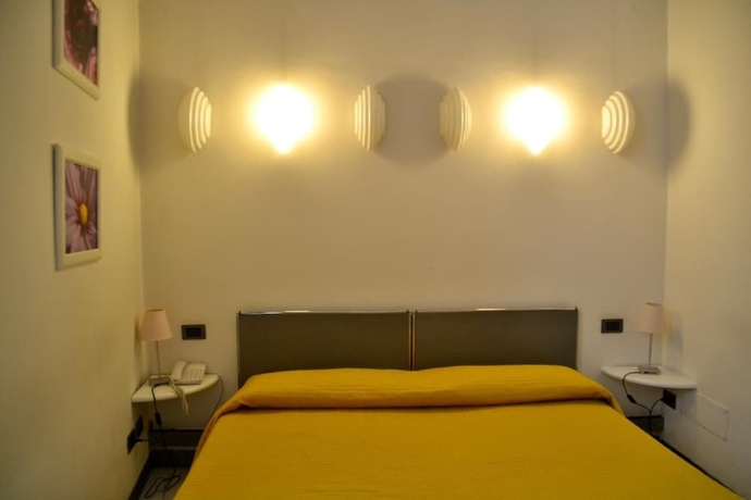 Imagen de la habitación del Hotel Italia, Foligno. Foto 17