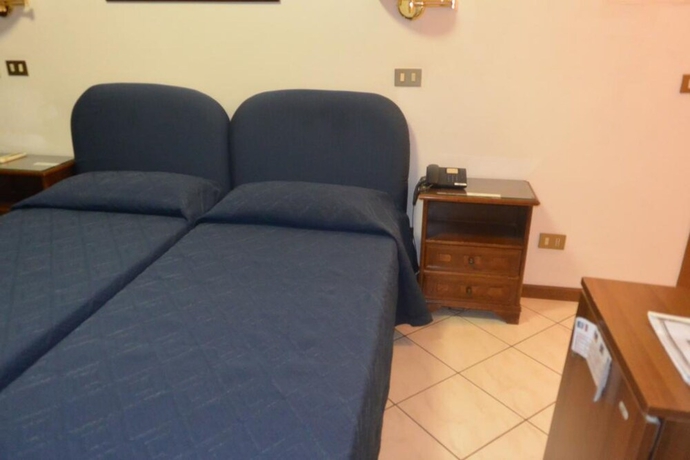 Imagen de la habitación del Hotel Italia, MANTUA. Foto 5