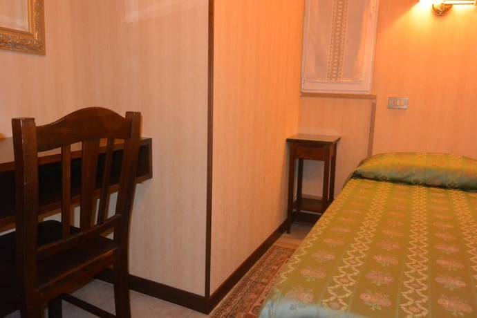 Imagen de la habitación del Hotel Italia, MANTUA. Foto 7