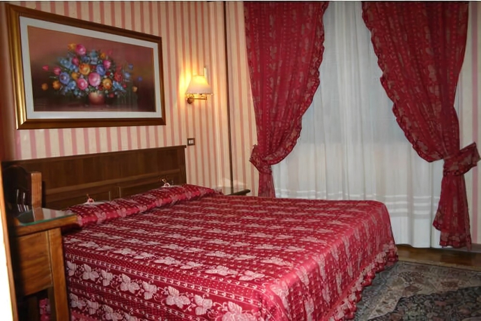 Imagen de la habitación del Hotel Italia, MANTUA. Foto 10