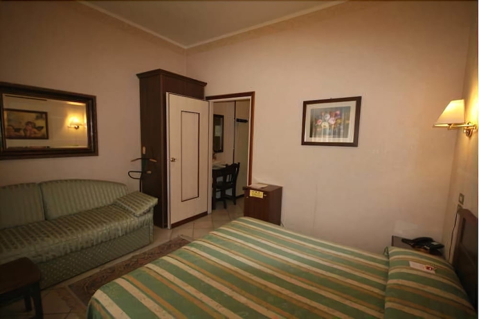 Imagen de la habitación del Hotel Italia, MANTUA. Foto 11