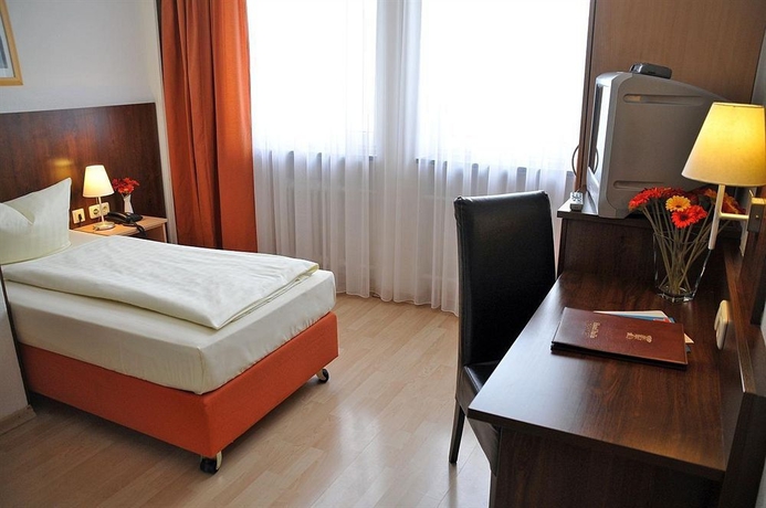 Imagen de la habitación del Hotel Italia, Munich. Foto 3