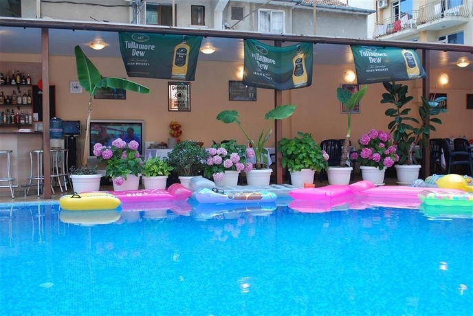 Imagen de la piscina del Hotel Italia Nessebar. Foto 9