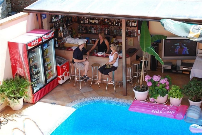 Imagen de la piscina del Hotel Italia Nessebar. Foto 10