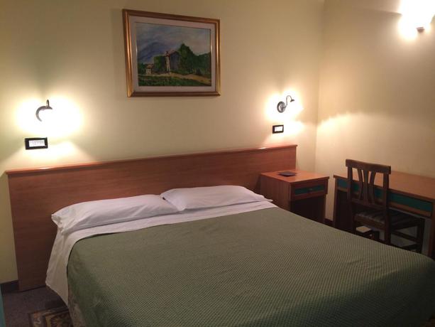 Imagen de la habitación del Hotel Italia, Palermo. Foto 4