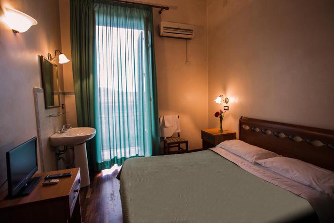 Imagen de la habitación del Hotel Italia, Palermo. Foto 7