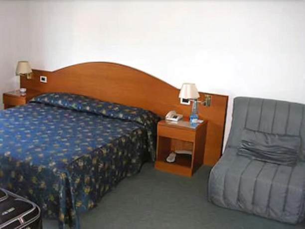 Imagen de la habitación del Hotel Italia, Ravenna. Foto 8