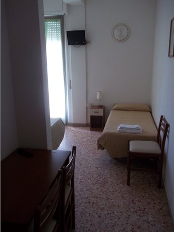 Imagen de la habitación del Hotel Italia, Senigallia. Foto 4