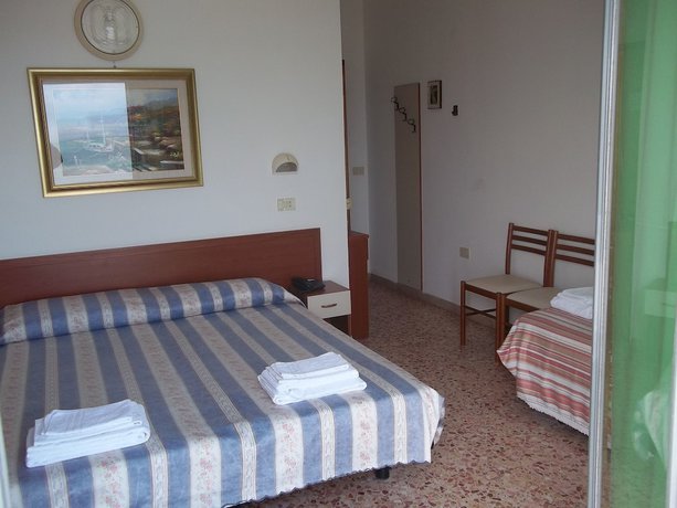 Imagen de la habitación del Hotel Italia, Senigallia. Foto 11