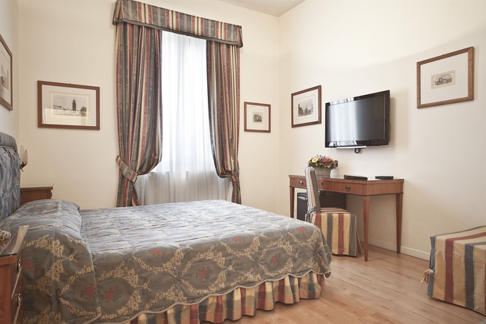 Imagen de la habitación del Hotel Italia, Siena. Foto 6