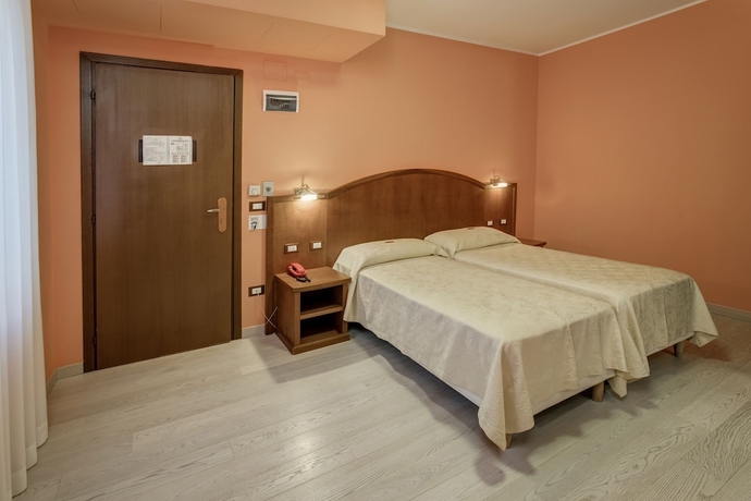 Imagen de la habitación del Hotel Italia, Trieste. Foto 5
