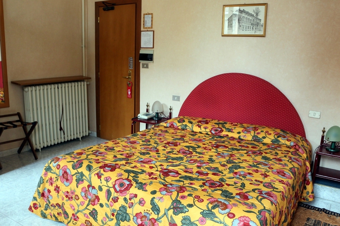 Imagen de la habitación del Hotel Italia, Turín. Foto 8