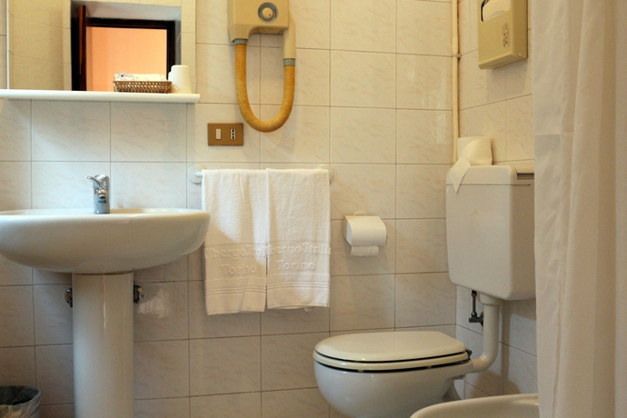 Imagen de la habitación del Hotel Italia, Turín. Foto 10