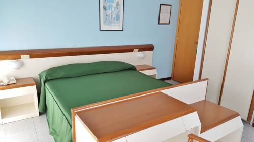 Imagen de la habitación del Hotel Italie Et Suisse. Foto 6