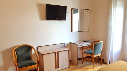Imagen de la habitación del Hotel Italie Et Suisse. Foto 8