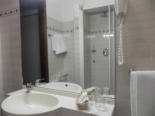 Imagen de la habitación del Hotel Italie Et Suisse. Foto 13