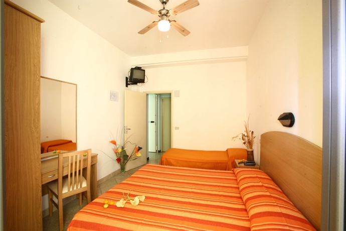 Imagen de la habitación del Hotel Italy. Foto 5