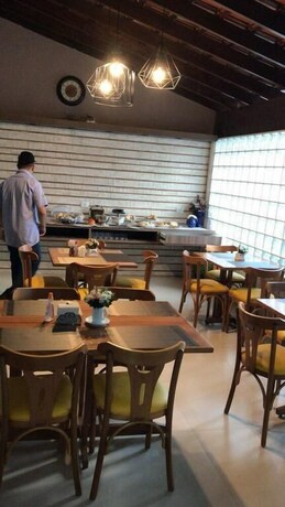 Imagen del bar/restaurante del Hotel Itamarati, Uberl&acirc;ndia. Foto 6