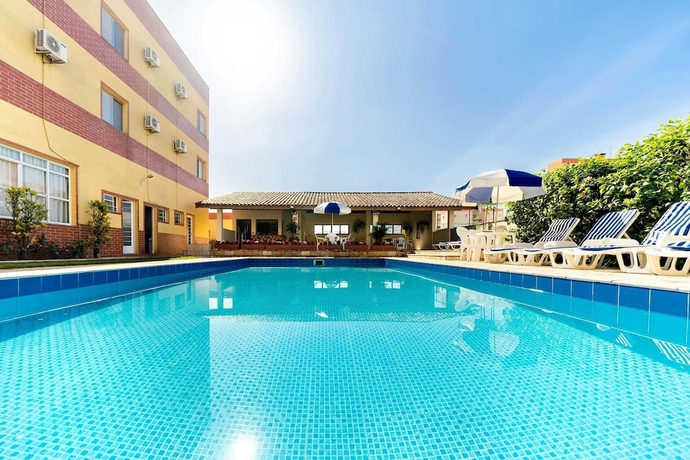 Imagen de la piscina del Hotel Itapetinga. Foto 16