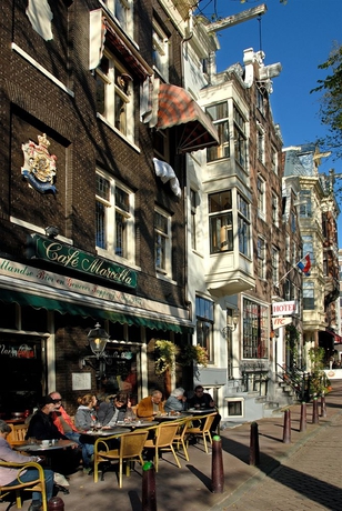 Imagen de los exteriores del Hotel Itc. Foto 8