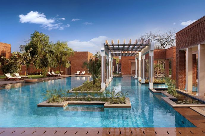 Imagen de la piscina del Hotel Itc Mughal, A Luxury Collection Resort and Spa, Agra. Foto 12