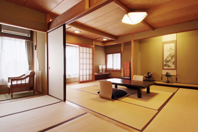 Imagen de los interiores del Hotel Ito Onsen Yokikan. Foto 16