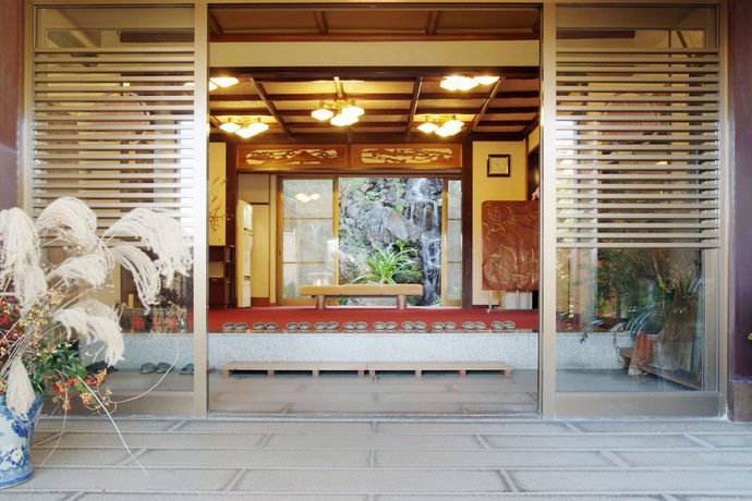 Imagen de los exteriores del Hotel Ito Onsen Yokikan. Foto 12