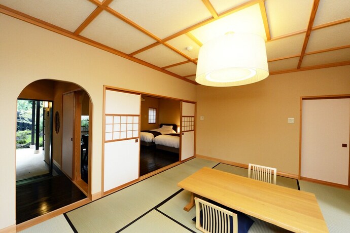 Imagen de la habitación del Hotel Ito Yukitei Kawana Bettei. Foto 22