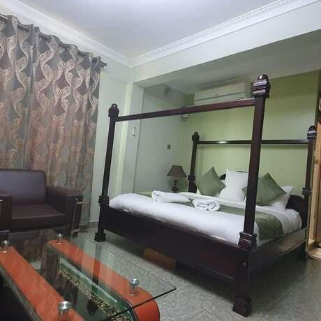 Imagen de la habitación del Hotel Itoya. Foto 19