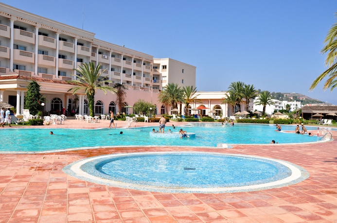 Imagen de la piscina del Hotel Itropika. Foto 14