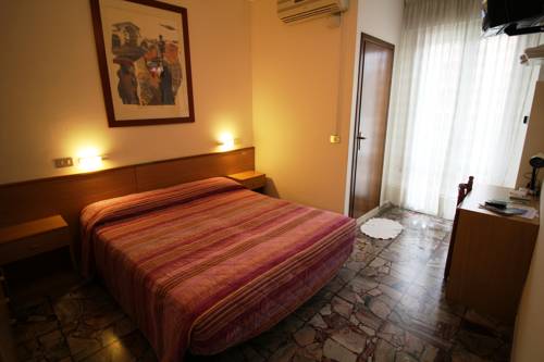 Imagen de la habitación del Hotel Itta. Foto 4