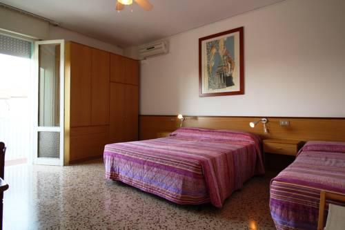 Imagen de la habitación del Hotel Itta. Foto 6
