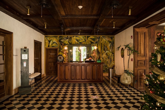 Imagen del bar/restaurante del Hotel Itz'ana Resort and Residences. Foto 2