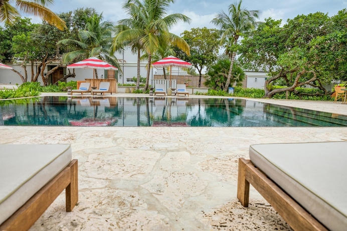 Imagen de la piscina del Hotel Itz'ana Resort and Residences. Foto 17